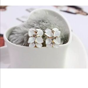 Gardenia Rhinestone Stud Earring